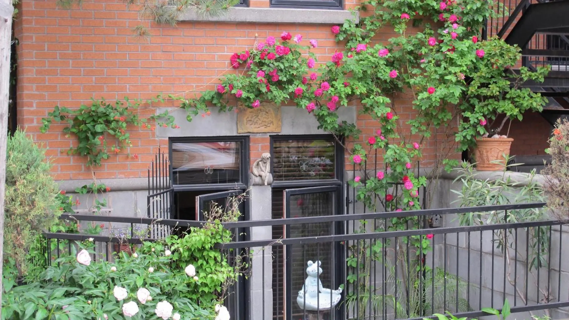 A Gem Downtown Montreal Apartment